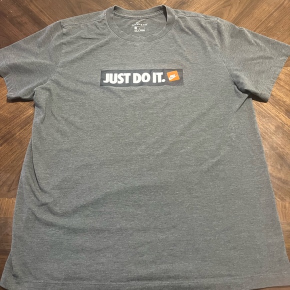 Nike T-shirt size Large - Picture 2 of 2